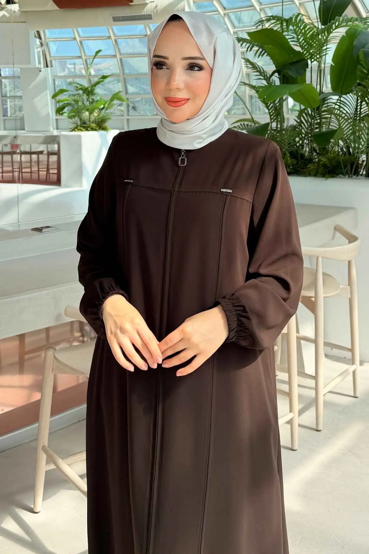 Boydan Fermuarlı ve Metal Detaylı Rabia Ferace 8885 -Kahve